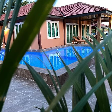 Bungalow D'Cenang- Private Pool Pantai Cenang  Kültér fotó